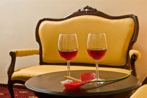 Hotel Maryo Плоешти Экстерьер фото