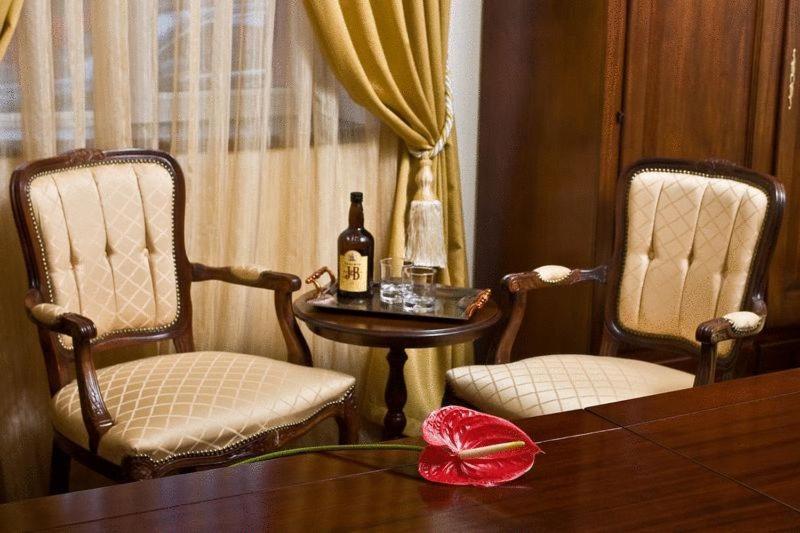 Hotel Maryo Плоешти Экстерьер фото