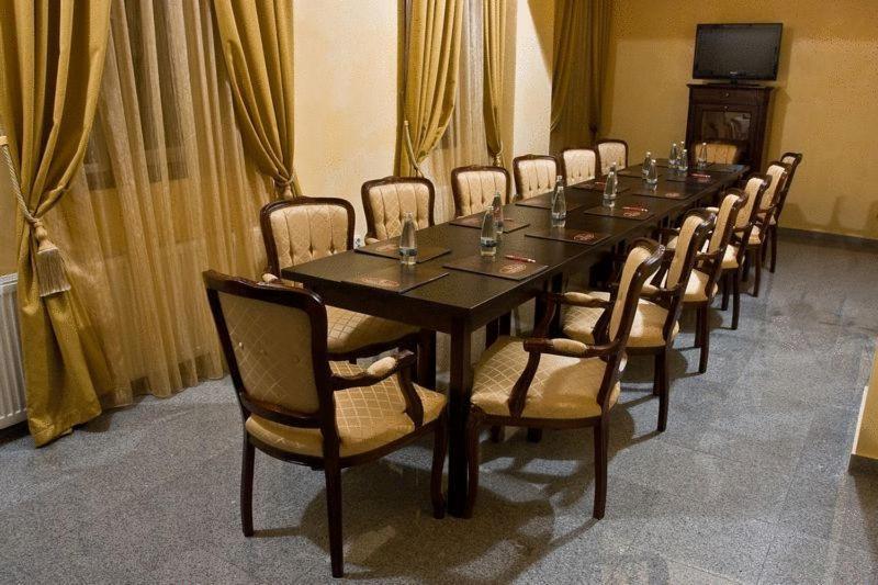 Hotel Maryo Плоешти Экстерьер фото