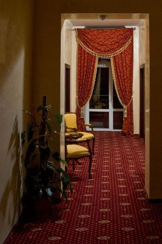 Hotel Maryo Плоешти Экстерьер фото