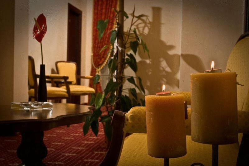Hotel Maryo Плоешти Экстерьер фото
