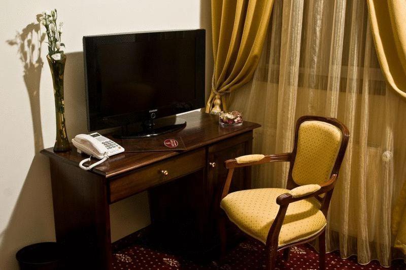 Hotel Maryo Плоешти Экстерьер фото